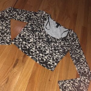 Patterned beige and black long sleeve crop top